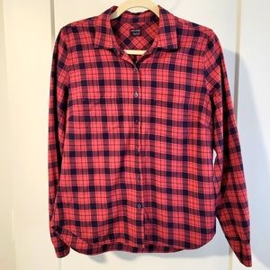 UNTUCKit Women’s Flannel Shirt Size 6 Berry and Navy Plaid